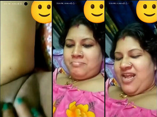 Sexy Boudi Shows her Pussy On VC