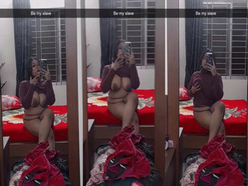 Sexy Indian Mall Shows her Big Boobs