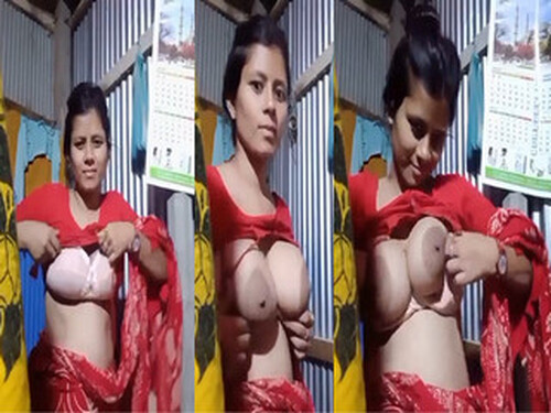 Indian Village Bhabhi Showing Her Nice Boobs