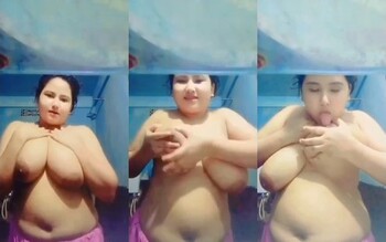 Horny Indian Mal Shows Her Big Boobs