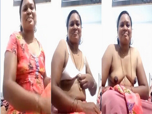 Indian Aunty Shows her Boobs