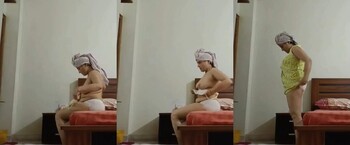 Indian Bhabhi Shows Her Boobs