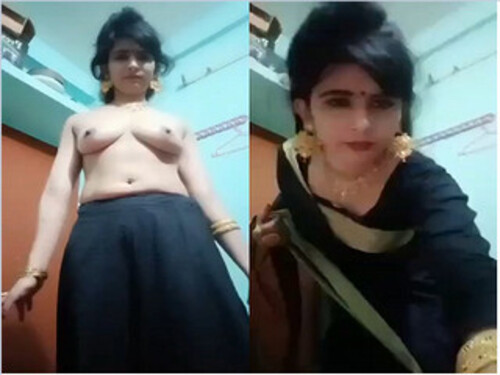 Sexy Indian Bhabhi Shows Nude Body