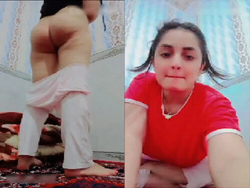 Sexy Indian Girl Shows her Ass
