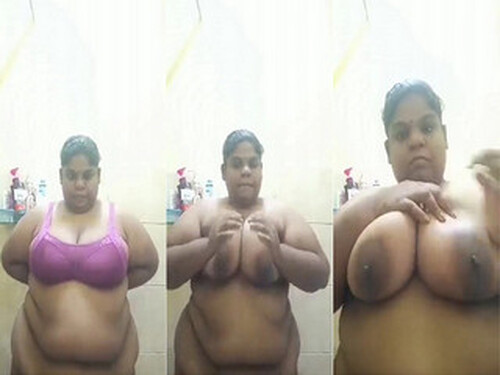 Indian Bhabhi Play With Her Big Boobs