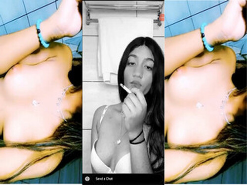 Horny Indian girl Shows Boobs