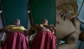 Indian Vlg Girl Shows her Boobs and Pussy