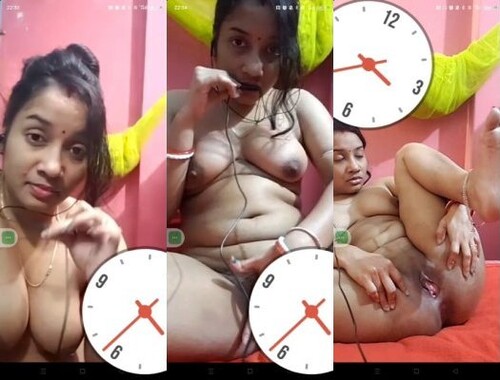 Horny Indian Boudi Shows Nude Body and Fingering Part 1