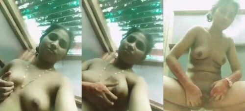 Indian Vlg Girl Shows Her Boobs and Pussy
