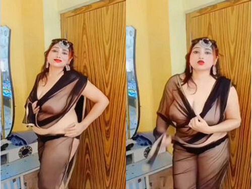 Sexy Indian Bhabhi Boobs Visible