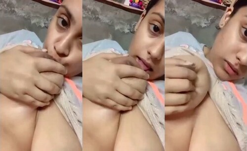 Indian Girl Sucking Her Boobs