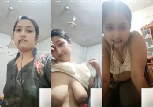 Sexy Indian Girl Shows Boobs On VC