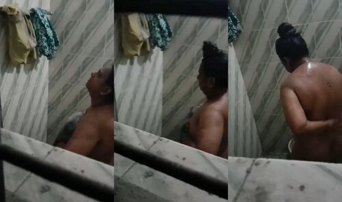 Indian Bhabhi Bathing Capture