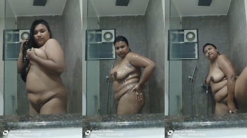 Sexy Indian Girl Bathing