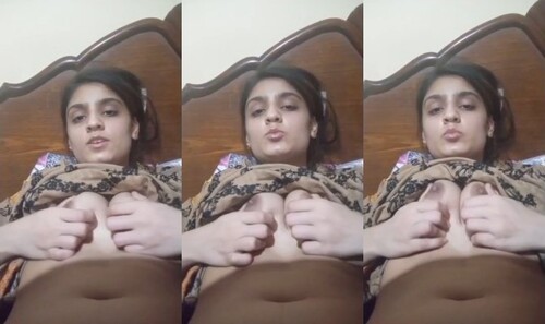 Cute Indian girl Play With Her Boobs