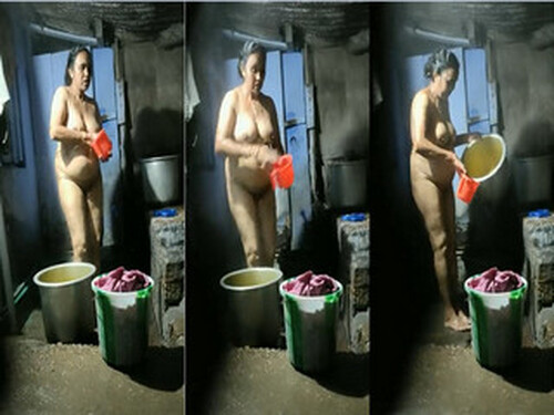Indian Bhabhi Bathing Record in Hidden Cam
