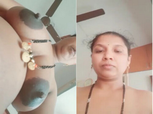 Horny Indian Bhabhi Shows Milky Boobs and Pussy