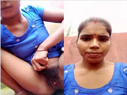 Indian Vlg Bhabhi Showing Pussy