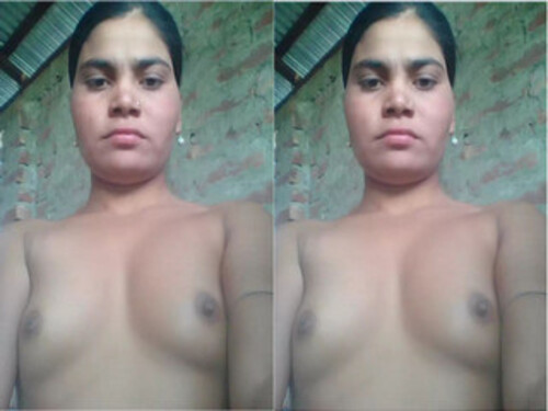 Indian Village Bhabhi Shows Boobs and Pussy part 1