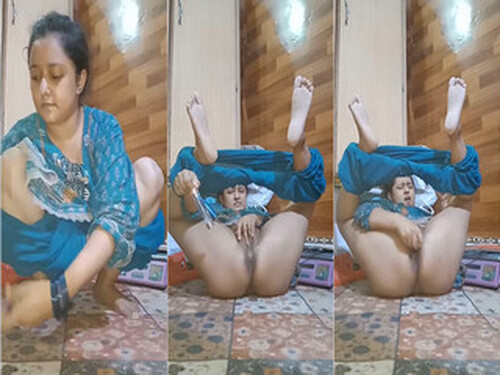 Horny Indian Bhabhi Masturbating