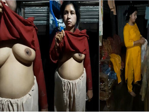 Indian Vlg Bhabhi Shows Boobs (Updates)
