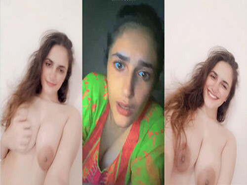 Sexy Indian Mall Shows her Boobs (Updates)