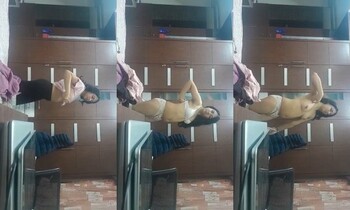 Sexy Indian Mal Shows Boobs