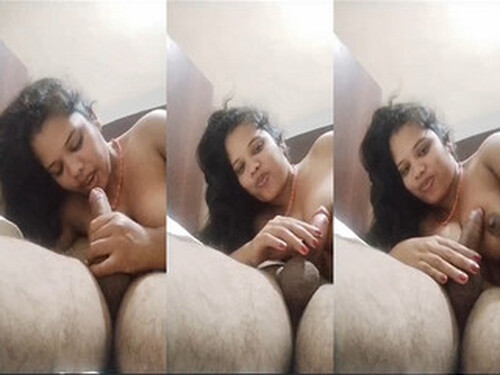 Sexy Indian Girl Sucking Dick