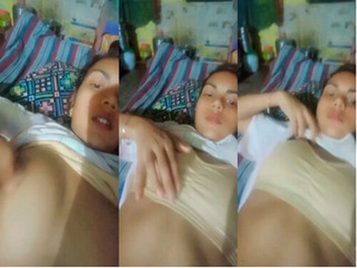 Cute Indian Girl Shows her Boobs