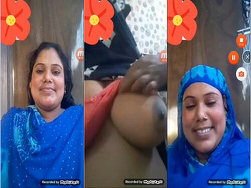 Sexy Indian Bhabhi Shows her Big Boobs Part 1