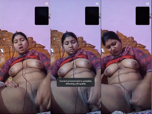 Horny Indian Girl Masturbating