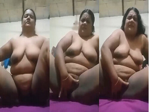Horny Indian Bhabhi Fingering