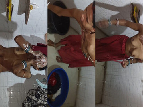 Indian Bhabhi Bathing
