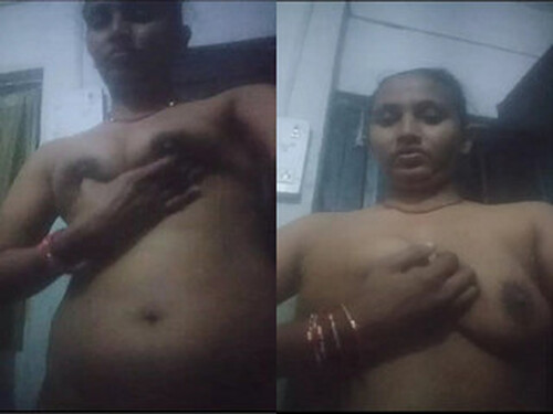 Horny Indian Bhabhi Shows Boobs and Pussy part 2