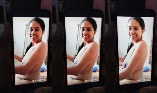 Sexy Bhabhi Shows Boobs For Lover