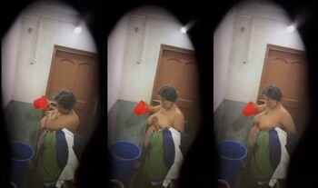 Sexy Indian Bhabhi Bathing Capture