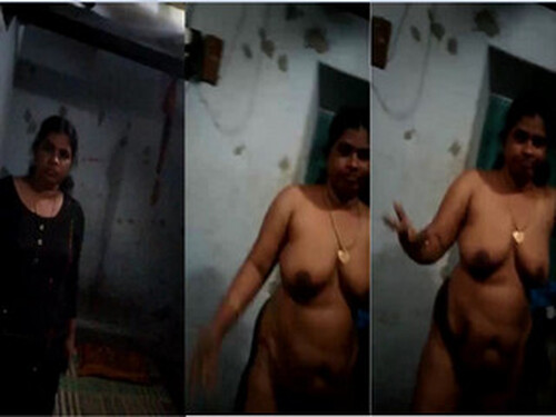 Indian Mallu Randi Striping and Shows Nude Body