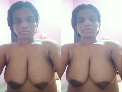 Indian Bhabhi Showing Boobs