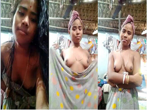 Indian Boudi Shows Boobs