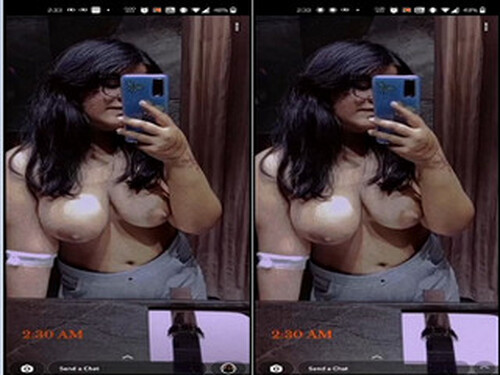 Sexy Indian Girl Shows Boobs