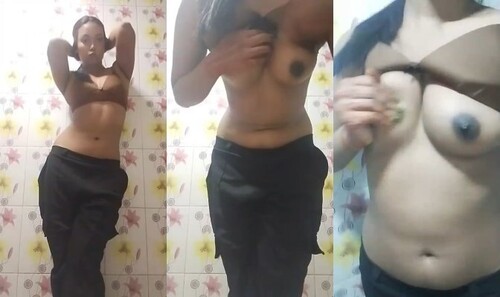 Slim Indian Girl Play With Her Boobs