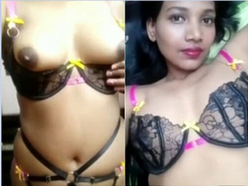 Horny Indian Girl Shows Boobs and Pussy
