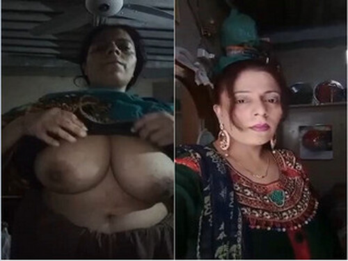 Indian Bhabhi Shows her Big Boobs