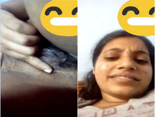 Sexy Indian Girl Shows Wet Pussy