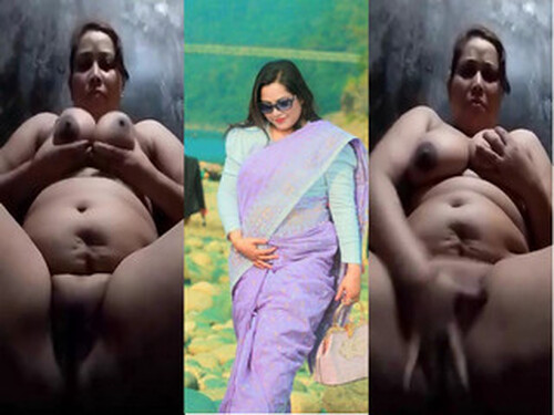Horny Indian Girl Fingering (Updates)