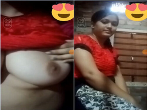 Cute Indian girl Shows her Ass And Boobs