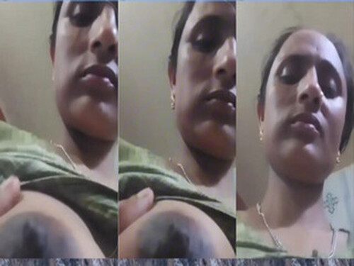 Indian Bhabhi Shows her Boobs