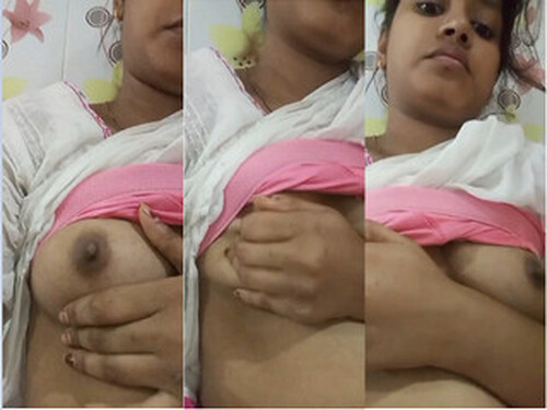 Horny Indian Girl Shows Boobs and Pussy