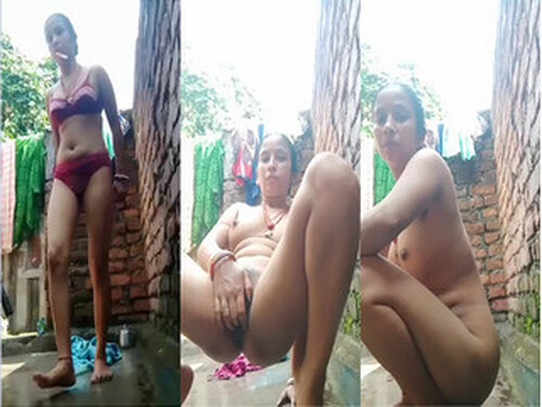 Horny Indian Wife Bathing