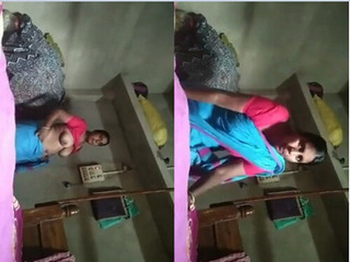 Indian Bhabhi Shows her Boobs (Updates)